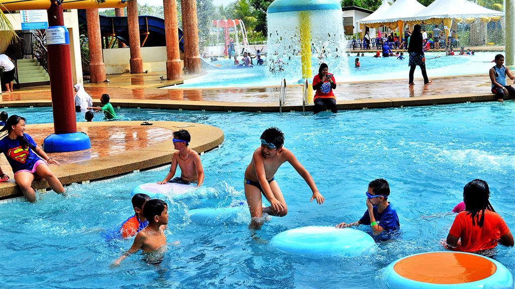 Bayou Lagoon Park Resort Malacca Eksteriør billede